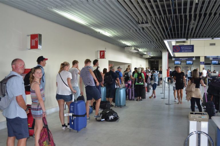 Χανιά: Κατακόρυφη αύξηση στην κίνηση του αεροδρομίου
