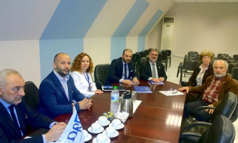 B. Larson «Προτεραιότητα να βγει η Ελλάδα από την  κρίση»