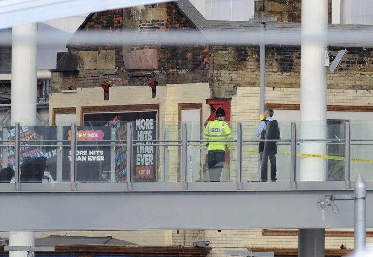 Παγκόσμια συγκίνηση για το μακελειό στο Manchester