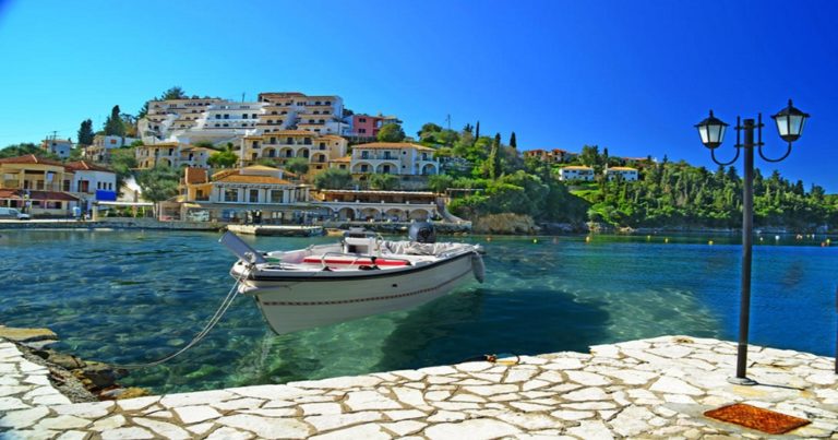 Η άνοιξη φεύγει, οι τουρίστες έρχονται…