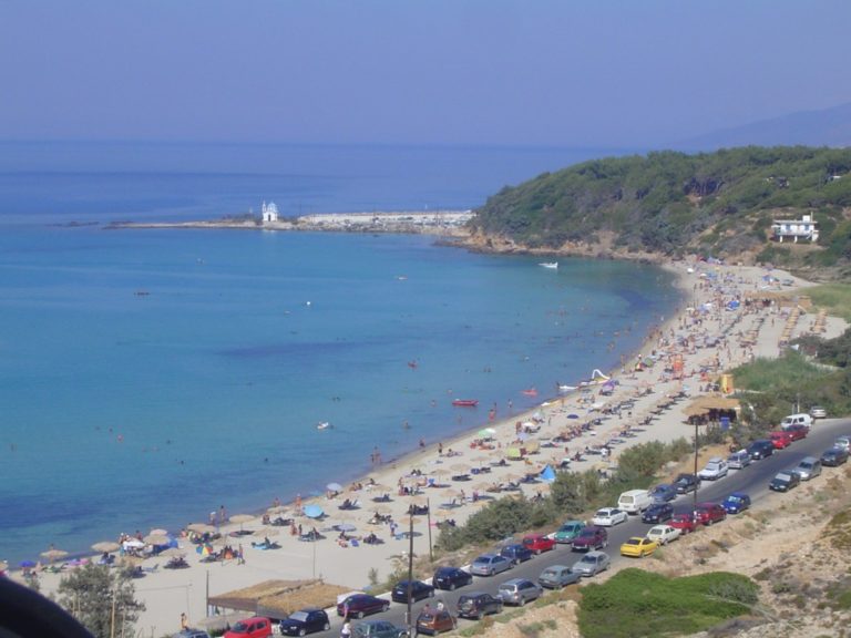 Με ναυαγοσώστη και φέτος η παραλία Μεσακτή την Ικαρία