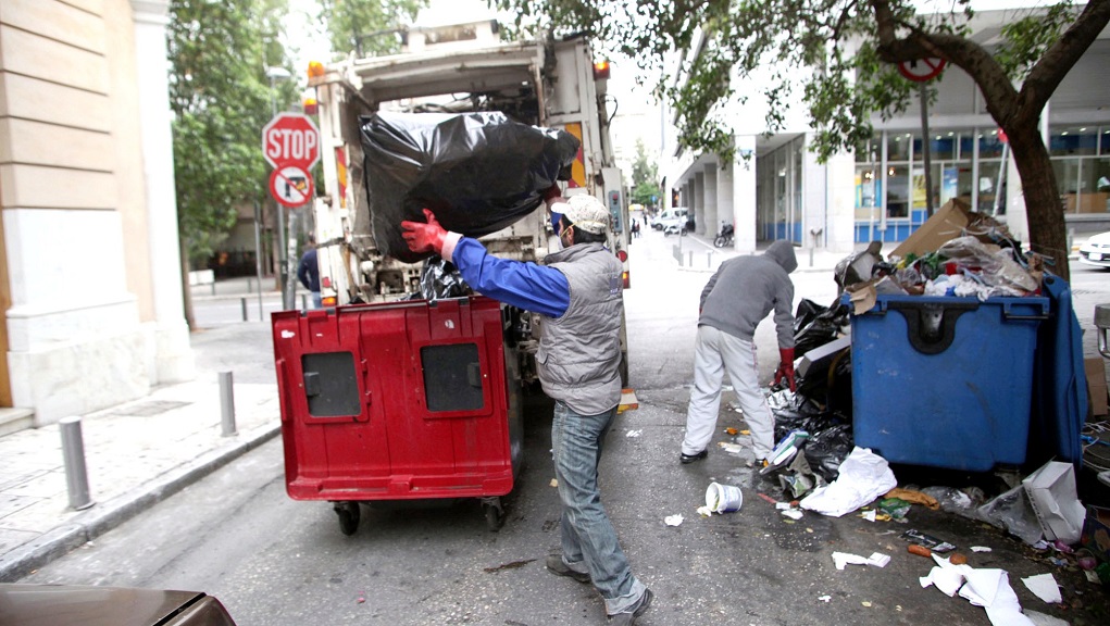 Μαζεύουν τόνους σκουπιδιών