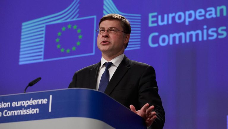 Ντομπρόβσκις: Αναμένουμε την Ελλάδα στις αγορές το 2018
