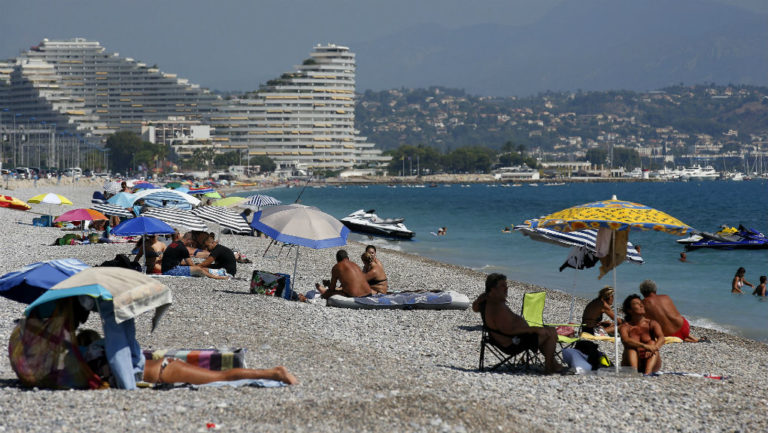 Συνελήφθησαν στις Κάννες 10 γυναίκες που σχεδίαζαν να κάνουν μπάνιο με μπουρκίνι