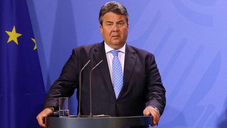 Ζ. Γκάμπριελ: Η ΕΕ να δεσμευτεί για την αναδιάρθρωση του ελληνικού χρέους