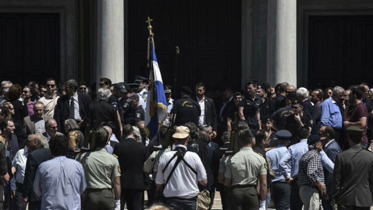 Η ΝΔ καταδικάζει τις “όποιες αποδοκιμασίες σε βάρος του πρωθυπουργού”
