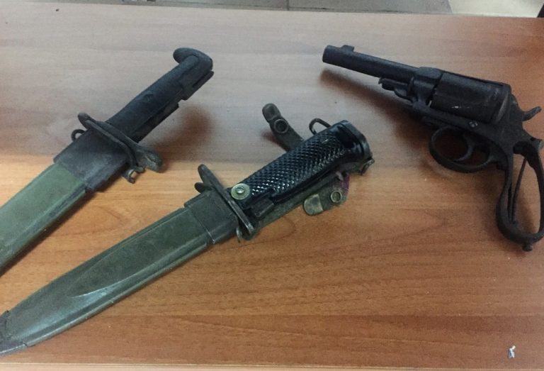 Λευκάδα: Συνελήφθη με ναρκωτικά και… ξιφολόγχες