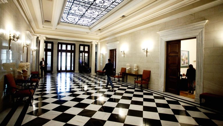 Μαξίμου προς Κ.Μητσοτάκη: Το γαρ πολύ της απελπισίας γεννά παραφροσύνη