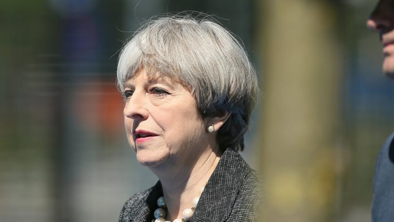 The Times: Η Μέι μπορεί να χάσει την κοινοβουλευτική πλειοψηφία στις εκλογές