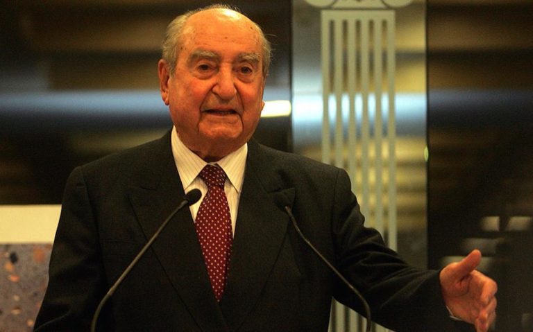 Με τιμές εν ενεργεία πρωθυπουργού και δημοσία δαπάνη η κηδεία του Κ. Μητσοτάκη