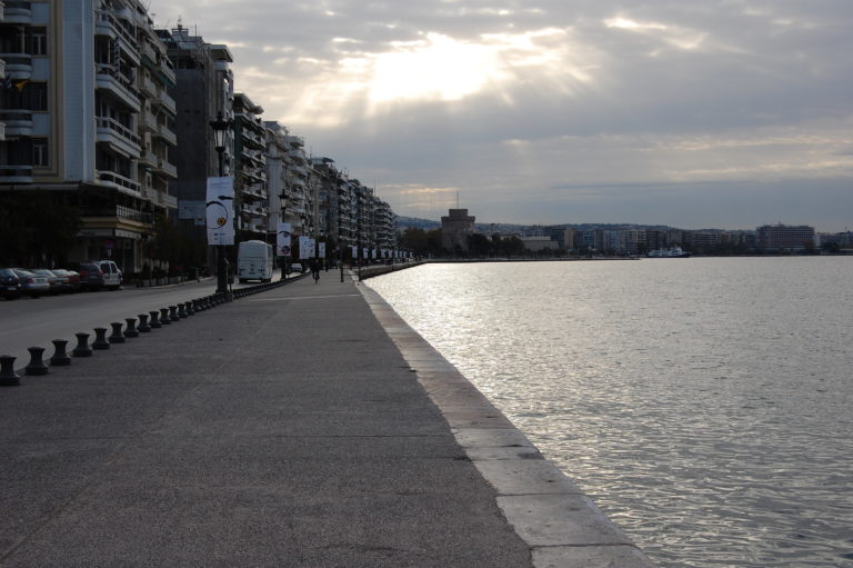 Πτώμα άγνωστης γυναίκας εντοπίστηκε στην παλιά παραλία της Θεσσαλονίκης