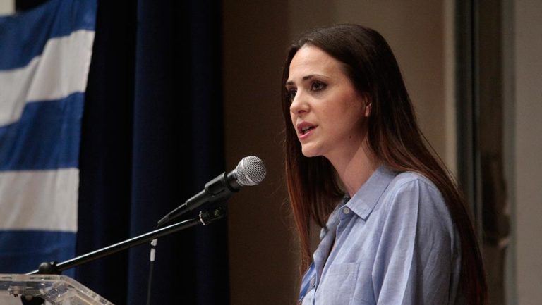 Μ.Παπαδοπούλου: Η κυβέρνηση επιδιώκει μια συνολική λύση