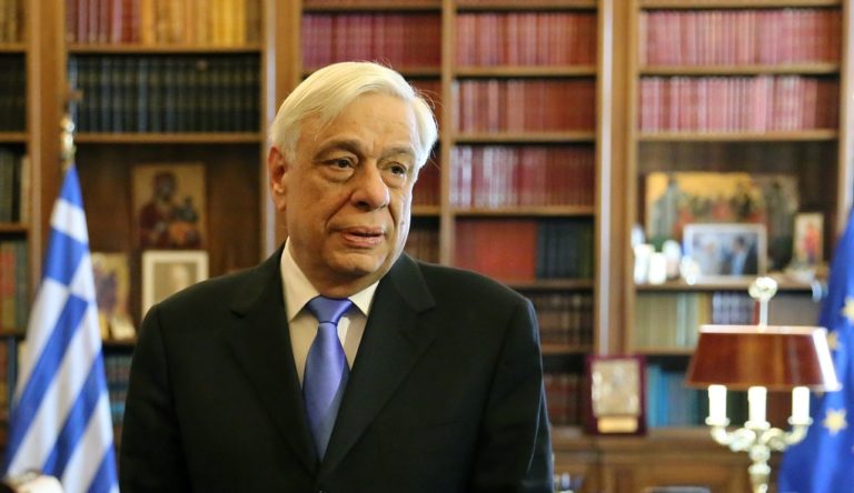 Συγχαρητήριο μήνυμα Παυλόπουλου προς Μακρόν
