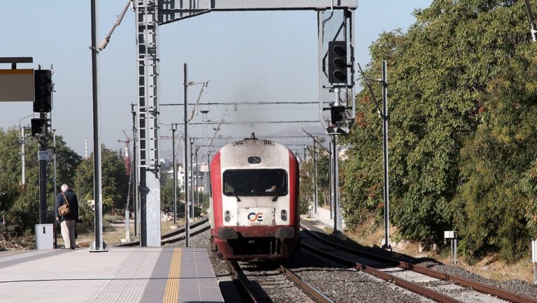 Υπέκυψε η γυναίκα που τραυματίστηκε πεζή την Τρίτη από αμαξοστοιχία του Προαστιακού