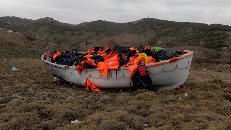Έξι πρόσφυγες νεκροί από ανατροπή σκάφους ανοιχτά της Τουρκίας