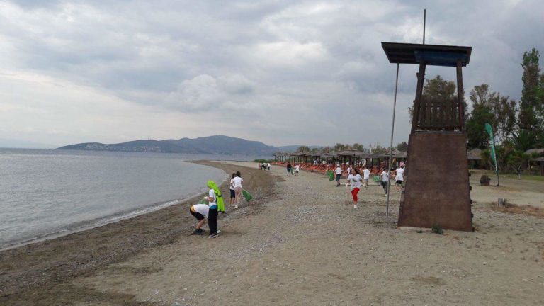 Καθαρισμός παραλίας Κάτω Λεχωνίων
