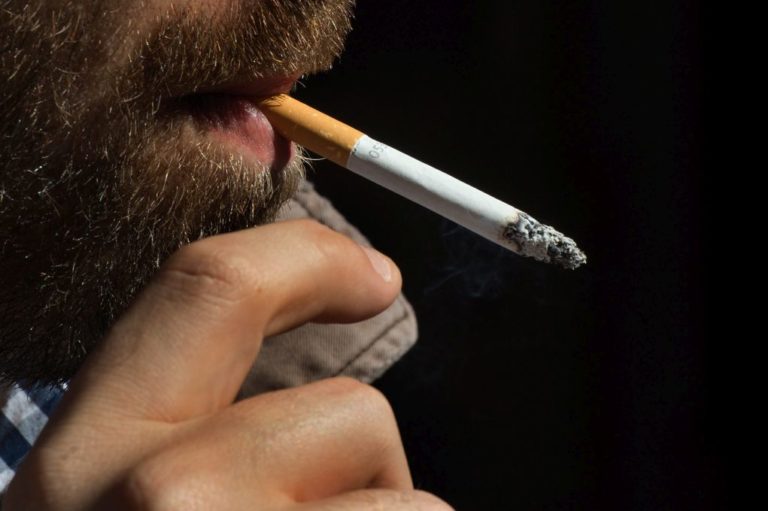 Έρευνα: Τα ελαφριά τσιγάρα δεν είναι λιγότερο βλαβερά από τα κανονικά