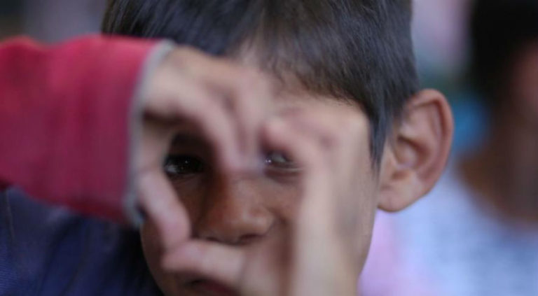 «Νοιάζομαι και Δρω» σε δημοτικό σχολείο της Θήβας με παιδιά Ρομά (video)