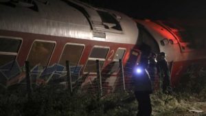 Δύο επιβεβαιωμένοι νεκροί από εκτροχιασμό τρένου έξω από την Θεσσαλονίκη (Video)