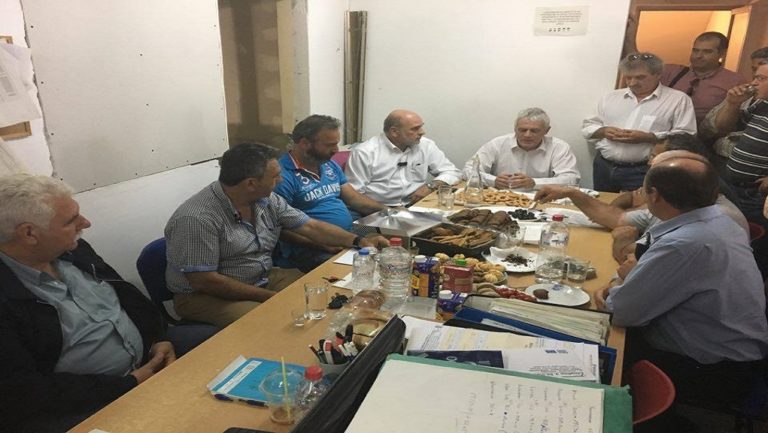 Περιοδεία με συζητήσεις και αντιδράσεις