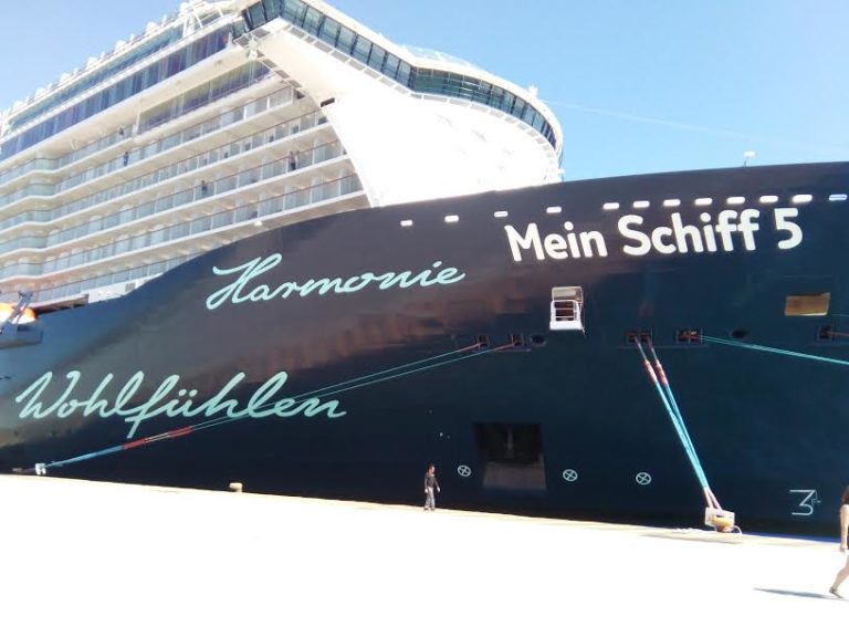 Χανιά: Στο  λιμάνι της Σούδας το «Mein Schiff 5»
