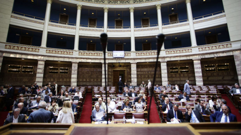 Στις κοινοβουλευτικές επιτροπές το πολυνομοσχέδιο με μέτρα-αντίμετρα (video)