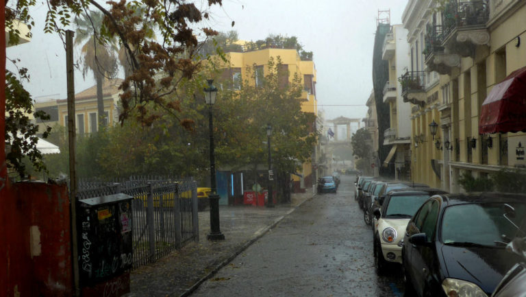 Επιδείνωση του καιρού από την Κυριακή με βροχές και καταιγίδες (video)