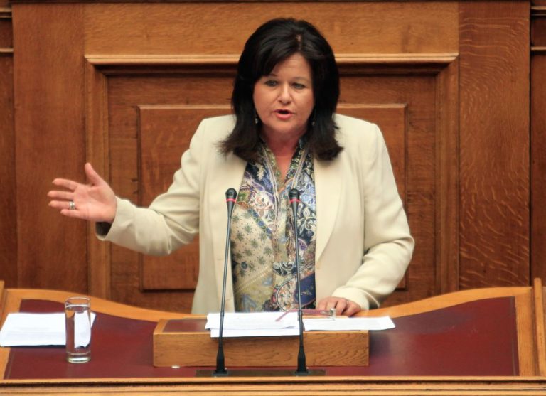 Χ. Καφαντάρη: “Η εκτίμησή μου είναι ότι θα υπερψηφιστεί η συμφωνία το βράδυ” (audio)