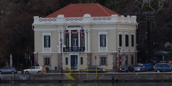 Λέσβος: Μοβ το δημαρχείο για την παγκόσμια ημέρα ΙΦΝΕ