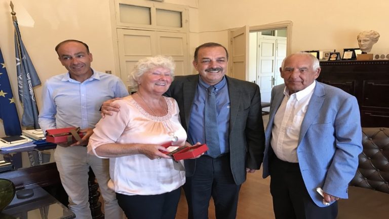 Τιμήθηκαν επισκέπτες – λάτρεις της Ρόδου