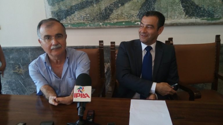 Ζωγραφίζει με το στόμα – Έκθεση στην Ρόδο
