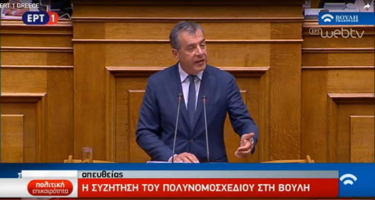Θεοδωράκης: Στην Ελλάδα τα μνημόνια πήγαν σετάκι με τα ψέματα