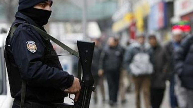 Κων/πολη: Υπό δρακόντεια μέτρα ασφαλείας η συγκέντρωση για την Πρωτομαγιά