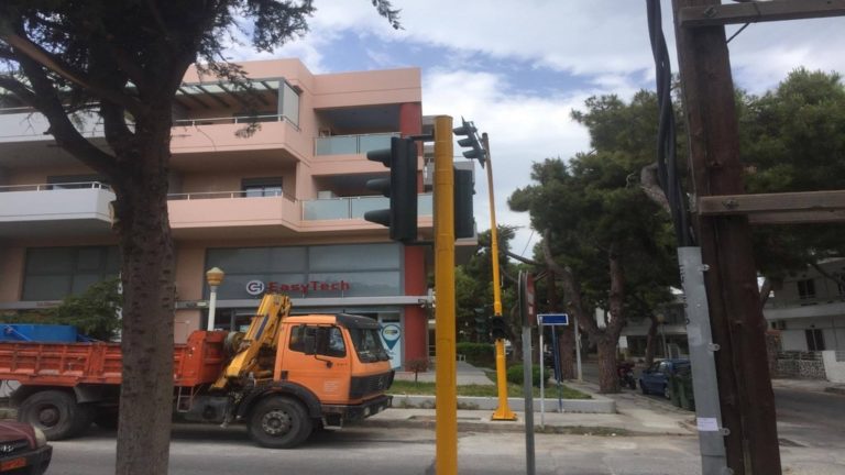 Γρεβενά: Ολοκληρώθηκε η απομάκρυνση των παλαιών φωτεινών σηματοδοτών