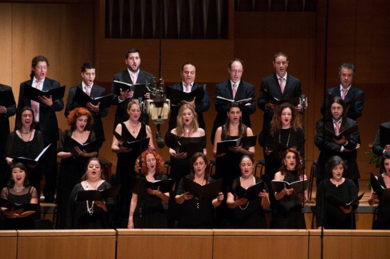 Η Χορωδία της ΕΡΤ συμμετέχει στην όπερα «Λαστιχένιο φέρετρο»
