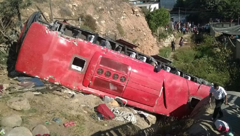 Μεξικό: Πάνω από 12 νεκροί από πτώση λεωφορείου σε χαράδρα
