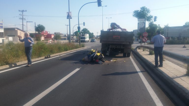 Νεκρός νεαρός διανομέας το πρωί σε τροχαίο στη Λάρισα