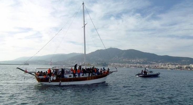 Ιστιοφόρο με 120 πρόσφυγες εντοπίστηκε ανοιχτά των Χανίων