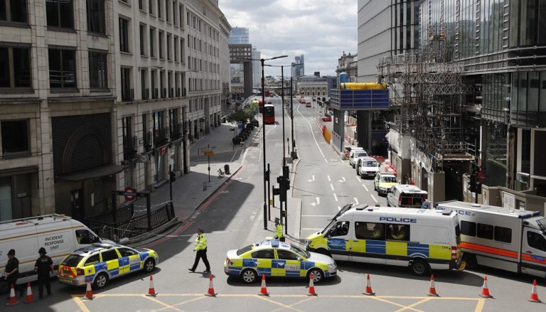 Η φονική πορεία του βαν των τρομοκρατών στο Λονδίνο (video – ανταπόκριση)