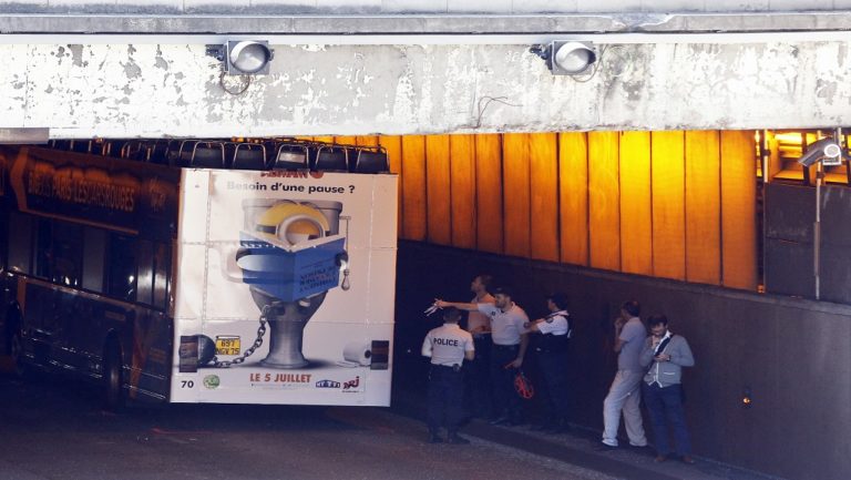 Παρίσι: Ατύχημα με τουριστικό λεωφορείο