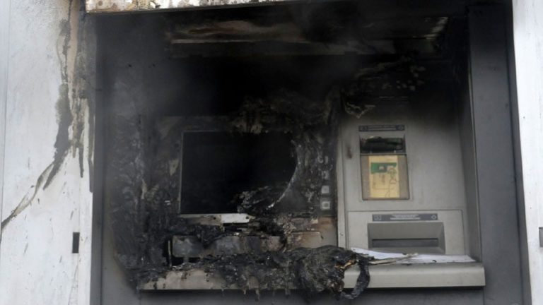 Φωτιά σε μηχάνημα ΑΤΜ τα ξημερώματα