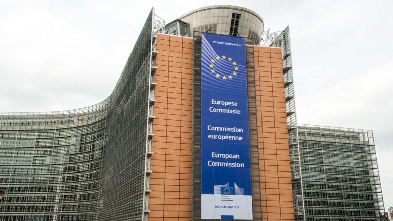Brexit: Υποχωρητικότητα βλέπουν τα βρετανικά ΜΜΕ – Σκληρή στάση θέλει το 65% των Ευρωπαίων (video)