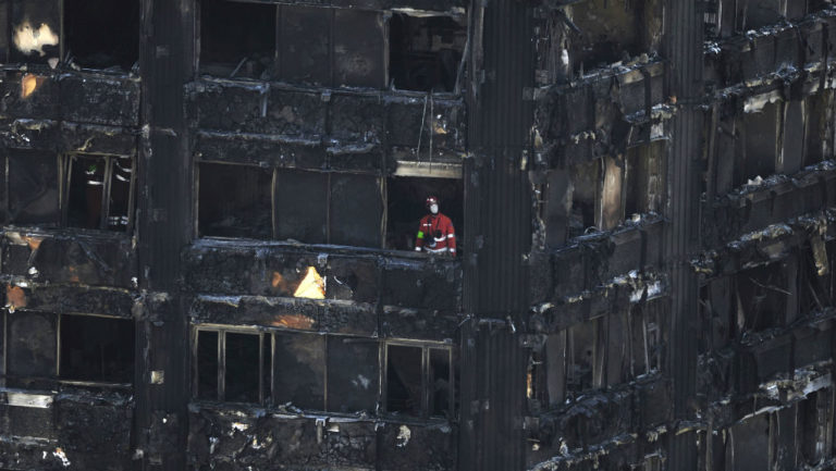 Στους 79 οι νεκροί από την πυρκαγιά στον Grenfell Tower του Λονδίνου