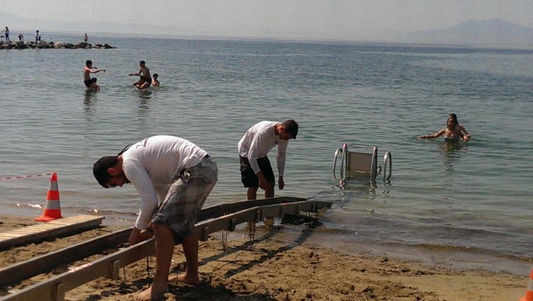 Πρόσβαση ατόμων με αναπηρία στην παραλία Αναύρου