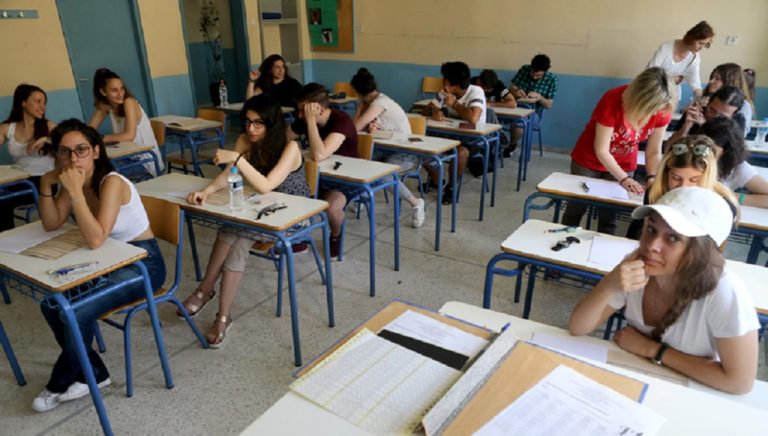 Σε μαθήματα προσανατολισμού εξετάστηκαν οι υποψήφιοι των ΓΕΛ-Θέματα-Απαντήσεις (video)