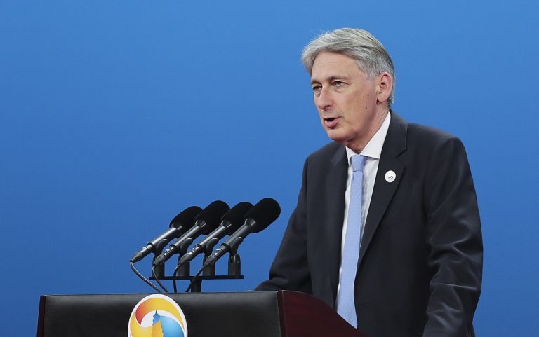 Η αβεβαιότητα για την έκβαση του Brexit διώχνει τις επενδύσεις λέει ο Φ. Χάμοντ