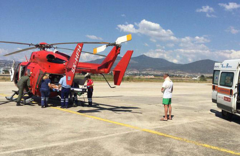 Με ελικόπτερο μεταφέρθηκαν στην Θεσσαλονίκη δύο παιδάκια μετά από τροχαίο στη Χαλκιδική