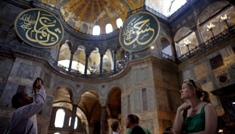 Τουρκία: Επαναφέρει το σχέδιο για μουσουλμανικό τέμενος στην Αγ. Σοφία ο Ερντογάν (video)