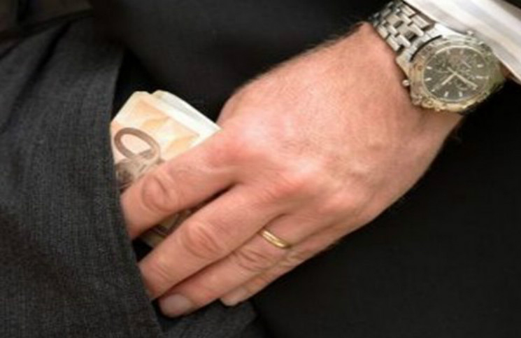 Σύλληψη εργαζόμενου στο αεροδρόμιο Μακεδονία