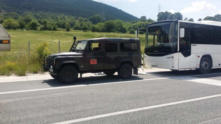 Μπλόκο ΚΚΕ σε αυτοκινητοπομπή του ΝΑΤΟ στον Πολύμυλο